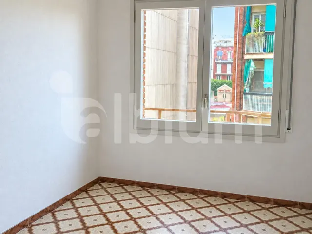 Amplio piso de 4 habitaciones con terraza, parking y trastero — 18
