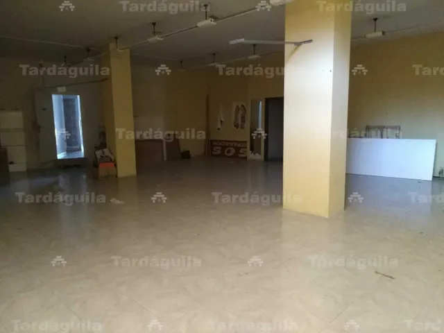 ESTUPENDO LOCAL COMERCIAL EN LA MEJOR ZONA DE LA AVENIDA COMUNEROS — 12