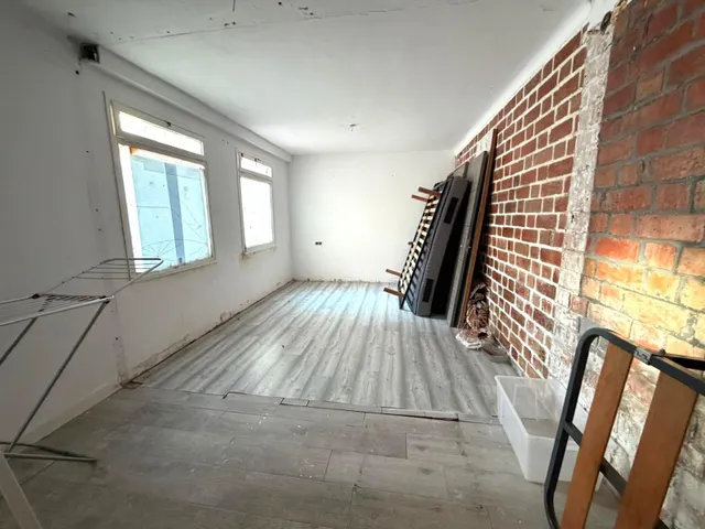 Amplio  Piso + Local en Singuerlin, Santa Coloma de Gramanet por €259.900 — 12