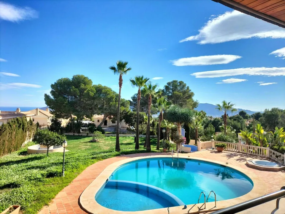 VILLA EN LA NUCIA