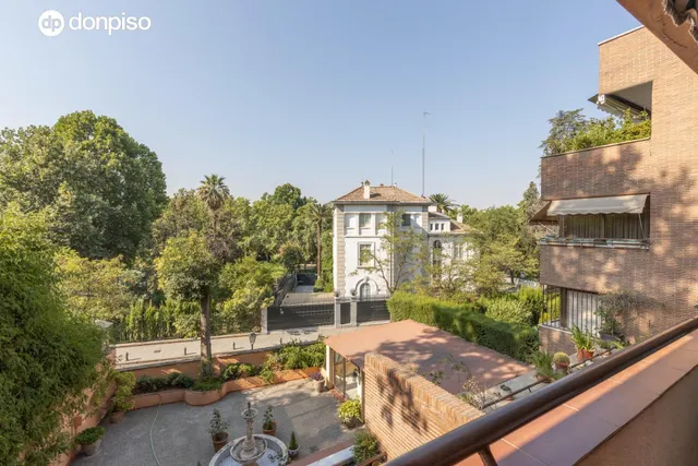 Exclusivo piso señorial con terraza en el Paseo del Salón (Cuesta de Escoriaza), con cochera y trastero. — 5