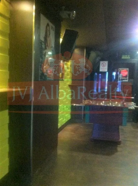 SE VENDE GRAN LOCAL EN EL CENTRO CON NEGOCIO DE HOSTELERIA INCLUIDO — 5