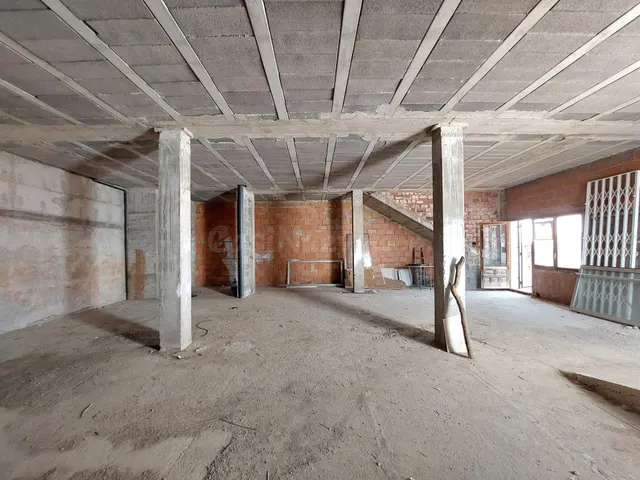LOCAL COMERCIAL EN BRUTO 130 M2 ZONA EL CANTAL - PUEBLO INDA