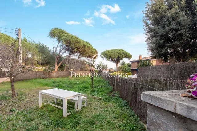 Casa independiente con jardín en venta en Argentona — 42