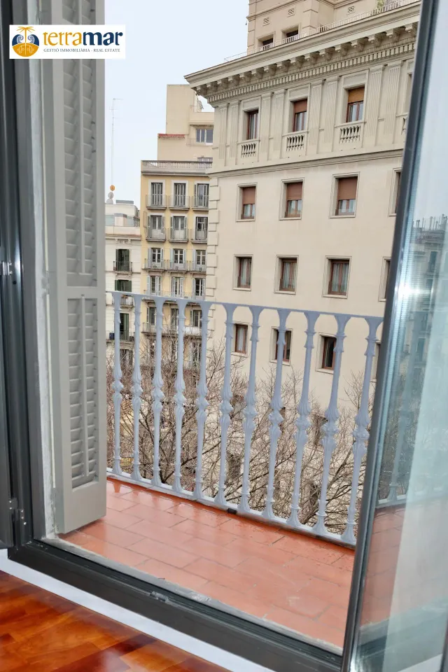 Moderno piso reformado en el corazon del eixample junto a ronda de la universidad - Barcelona — 13