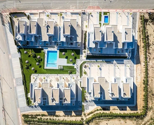 Adosado de 3 dormitorios con gran terraza listo para entrar  - foto 3