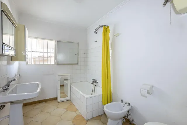 CASA CON NEGOCIO EN ALHENDIN — 22
