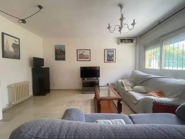 Amplia habitación  en Granada, Ideal para Estudiantes — 2