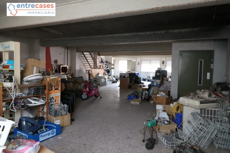 OPORTUNIDAD PARA CONSTRUCTORES. 1.100M2 DE TECHO, 5 PLANTAS DIAFANAS CON ASCENSOR-MONTACARGAS