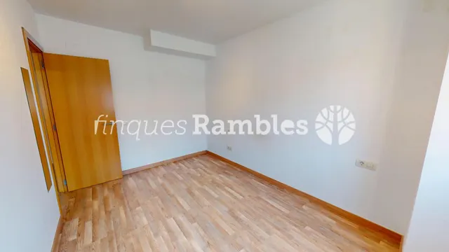 PISO PRÁCTICAMENTE NUEVO, EN LA TRANQUILA ZONA DEL BARRI SANT PERE — 9