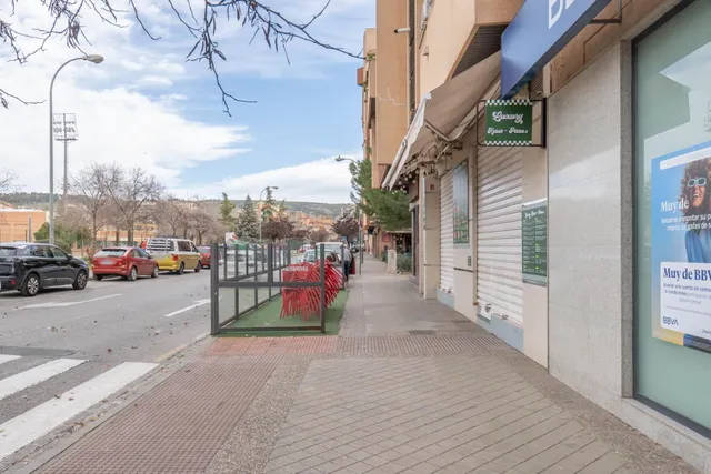 Local Comercial en Venta en Granada - Palacio de Deportes — 46