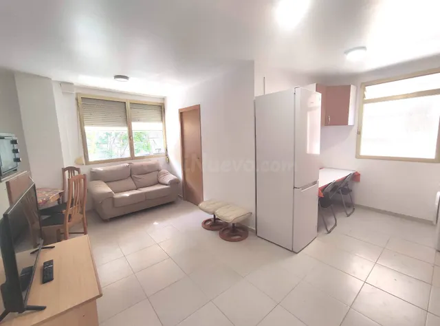 Piso de 6 dormitorios y 2 baños compartidos para estudiantes - foto 2