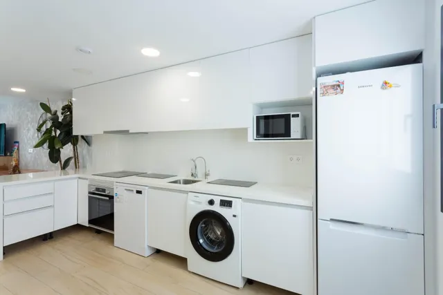 VIVIENDA ADOSADA A ESTRENAR — 12