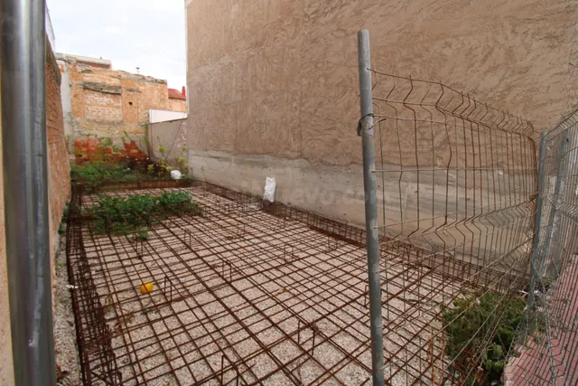 Solar Urbano con Proyecto y Obra Iniciada en el Corazón de L - foto 2