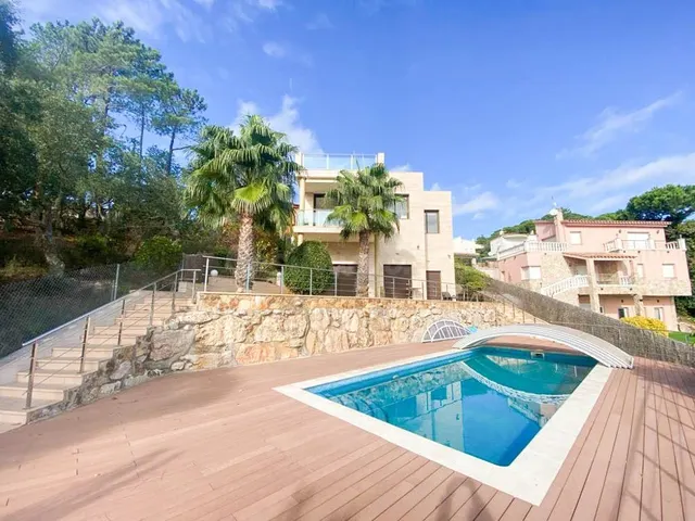 Elegante chalet con magnificas vistas al mar - foto 2