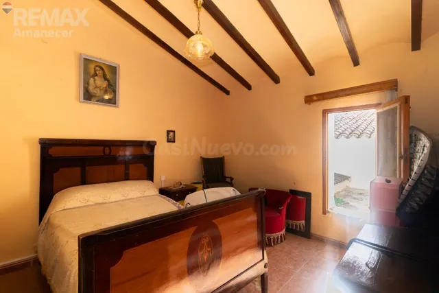 Casa de pueblo con gran POTENCIAL para reformar en el centro - foto 4