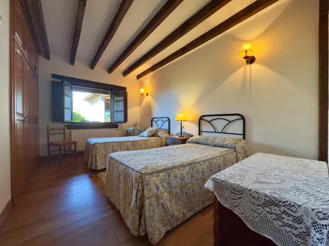 CASA CON JARDIN EN LIANDRES — 18