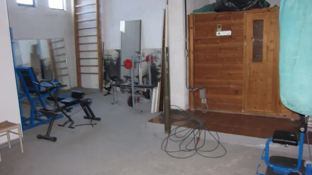 URBANIZACION LA MINA, SE VENDE CHALET — 28