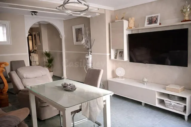 Amplia vivienda de 200 m2 en pleno centro de Baena - foto 2