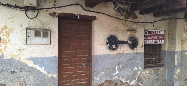 Casa de Pueblo en el Centro Histórico de Bembibre para Reformar — 13
