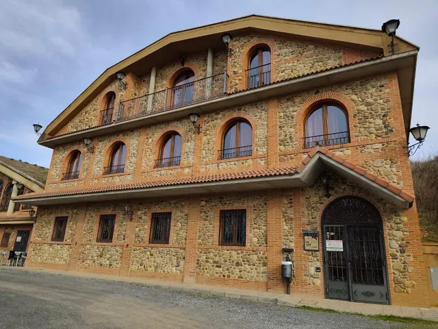 COMPLEJO HOTELERO EN VENTA EN VALDEVIMBRE - foto 5