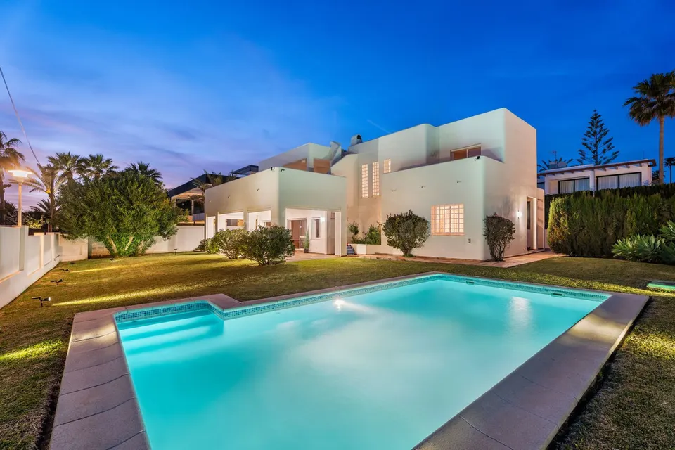 Chalet 5 habitaciones 296m² en venta - Marbella