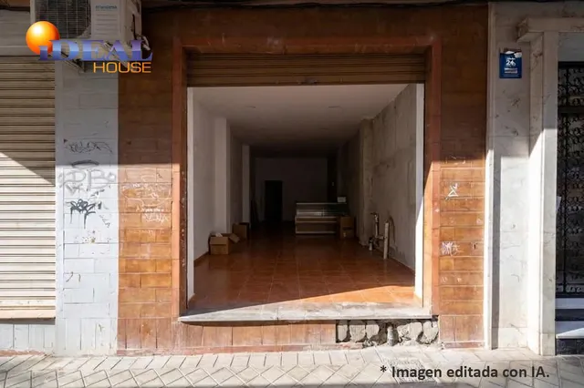 Local comercial junto a calle Alhamar. Ideal para oficina, despacho o almacén. Muy económico — 18
