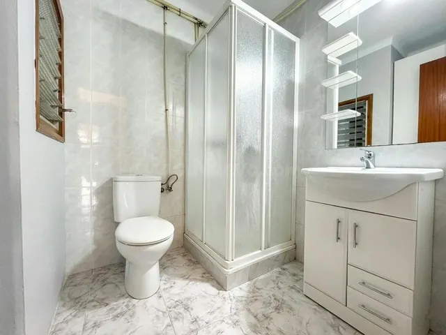 CASA CON GRAN TERRAZA Y MÚLTIPLES POSIBILIDADES EN ALCANAR E - foto 5