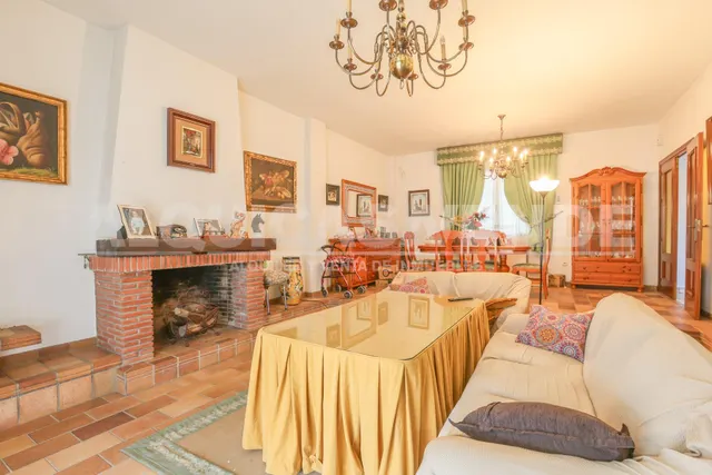 Exclusiva villa de lujo en Simón Verde: 1.150 m2 de parcela privada, gran piscina y bodega, a un paso de Sevilla. — 20