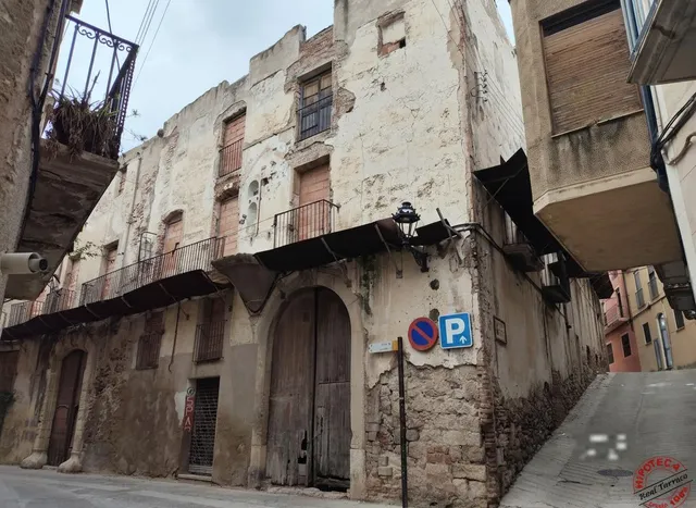 Edificio histórico para rehabilitar en pleno centro de Alforja – Gran oportunidad para inversión o promoción — 3