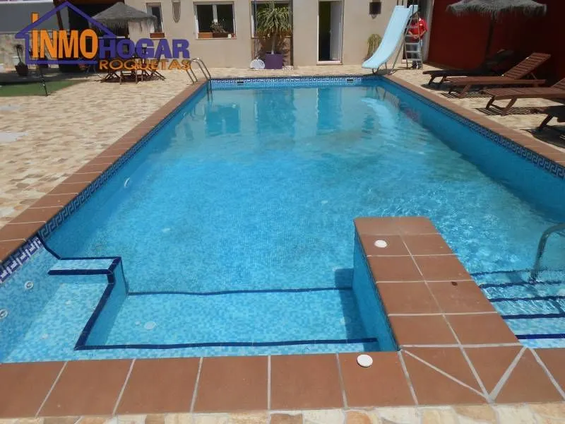 CHALET DE LUJO, 1000 m de parcela, 4 DOR,3 BAÑOS, PIS EXCELENTENTES CALIDADES A 200 m DE LA PLAYA!!
