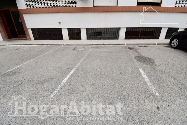 OPORTUNIDAD DE INVERSIÓN! EXTERIOR CON BALCÓN Y GARAJE — 40