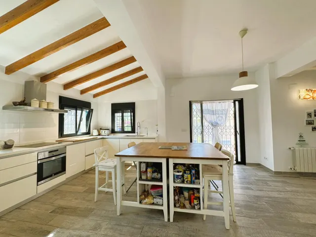 EXQUISITO CHALET A UN PASO DE LA PLAYA Y EL CASCO URBANO — 35