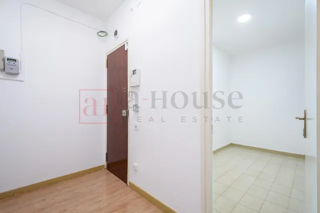 PISO PARA ENTRAR A VIVIR CON EXCELENTE UBICACIÓN EN SAGRADA FAMILIA — 39