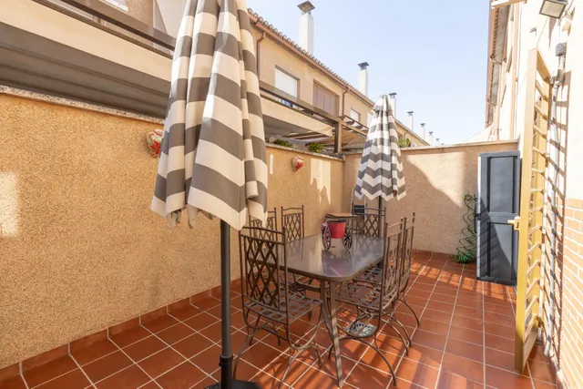 ¡exclusiva vivienda unifamiliar con patio privado en Armilla! — 13