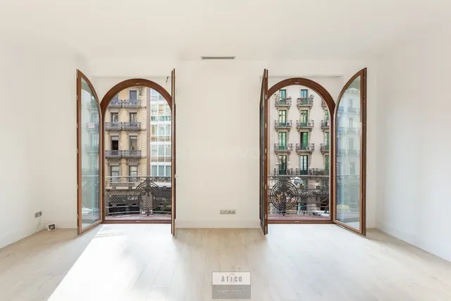PISO EN VENTA EN RONDA UNIVERSIDAD/PLAÇA CATALUNYA — 2
