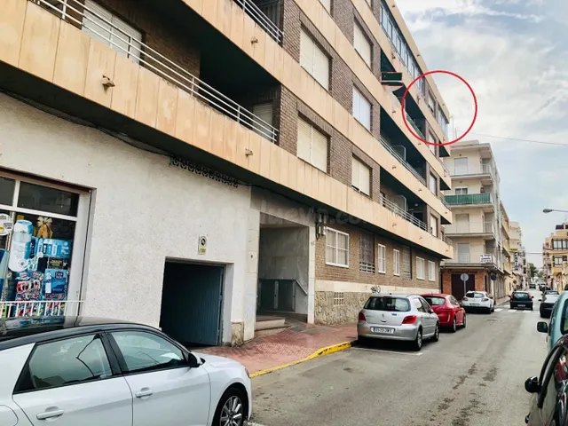 Piso céntrico para alquiler anual en Guardamar - Disponible  - foto 2
