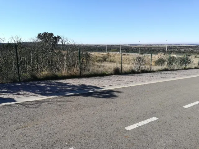 Urbis te ofrece una parcela en venta en Cuatro Calzadas, Salamanca. — 8