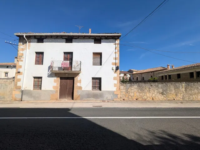 Casa con terreno para reformar en Arizala