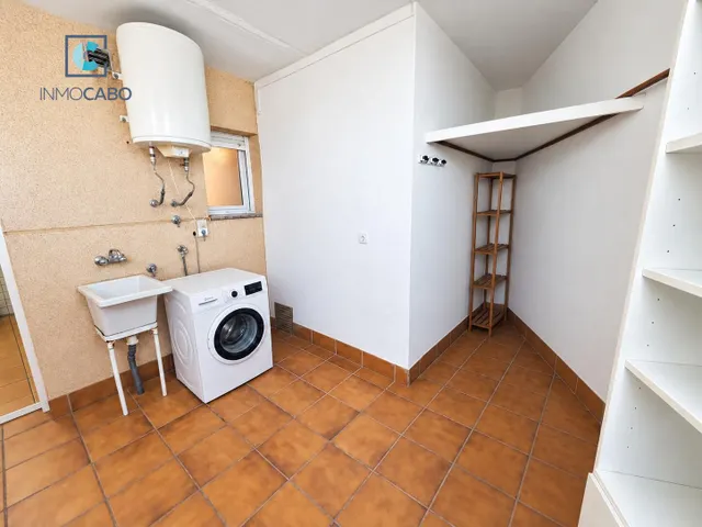 VIVIENDA CON TERRAZA, VISTAS AL MAR Y GARAJE EN LAS ROCALLAS — 26