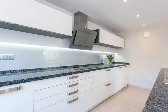 CHALET INDEPENDIENTE DE UNA SOLA PLANTA CON PISCINA — 29