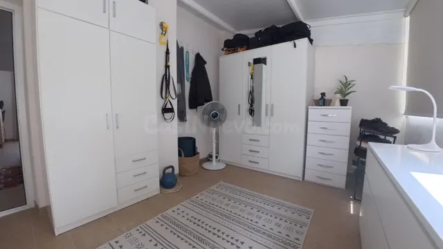 Adosado reformado de tres habitaciónes más apartamento con parking y piscina comunitaria. — 27