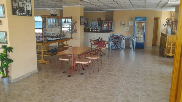 Restaurante en esquina en el Acequión — 10