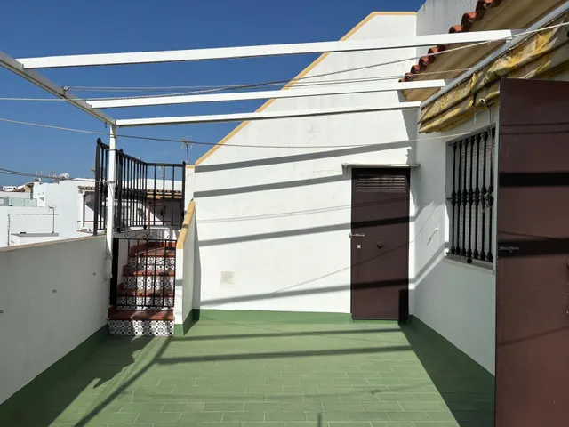 Casa  independiente en perfecto estado con terraza — 47