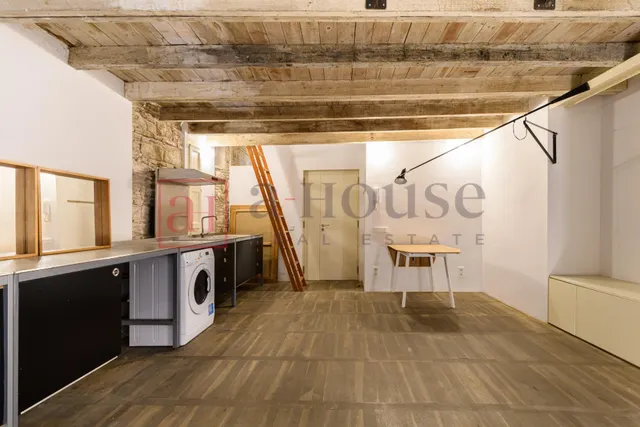 Piso con 2 lofts independientes con balcon baños cada uno y una excelente ubicación en el gótic — 24