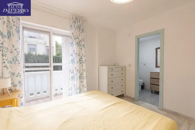 Casa independiente con piscina en La Zubia. — 20