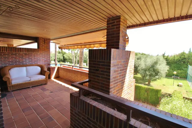 Exclusivo adosado en vistahermosa, Alicante — 439 m2 y dos grandes terrazas — 18