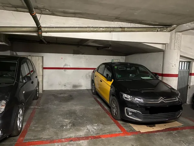 Plaza de parking con fácil acceso — 4
