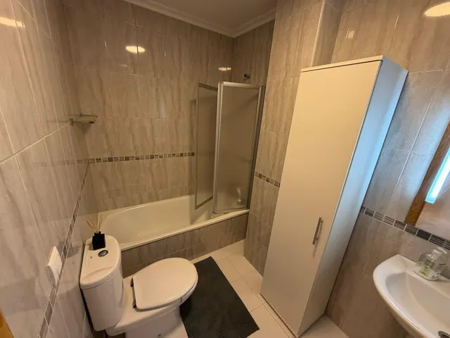 Piso moderno en residencial con solárium y piscina — 10