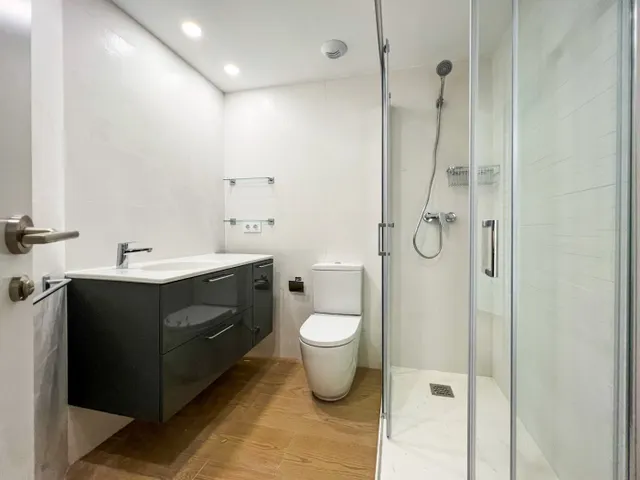 Piso de reciente construcción en alquiler en Avda. Ausias March — 26